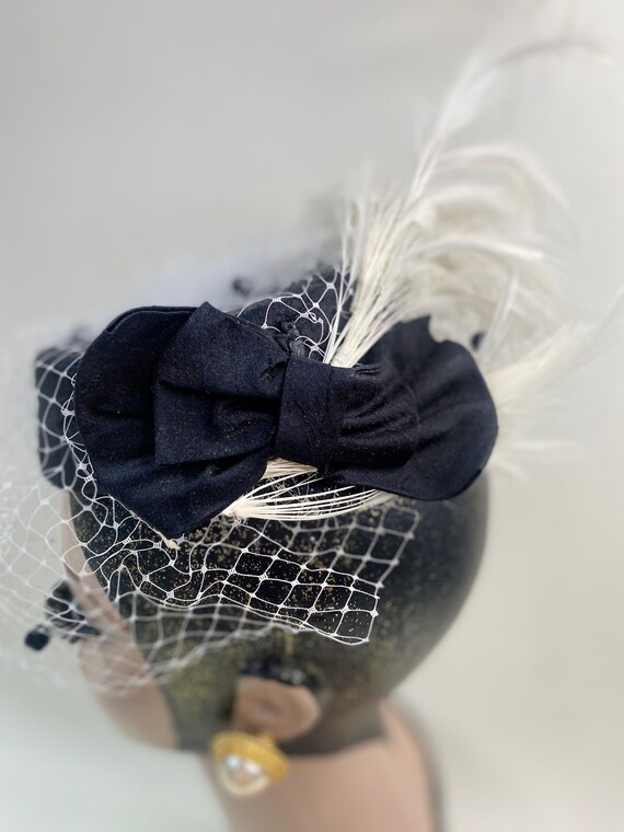 Black vintage pill box hat with veil and feathers… - image 5