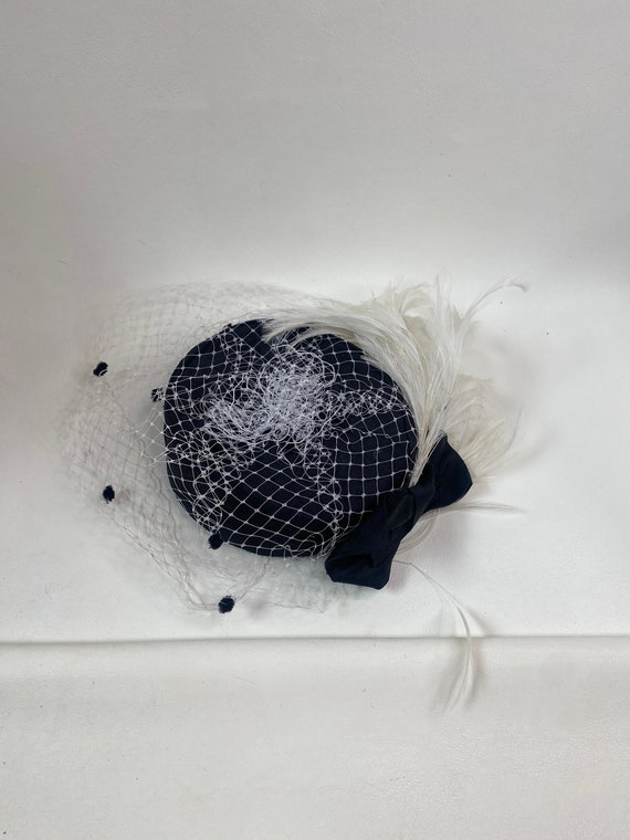 Black vintage pill box hat with veil and feathers… - image 7