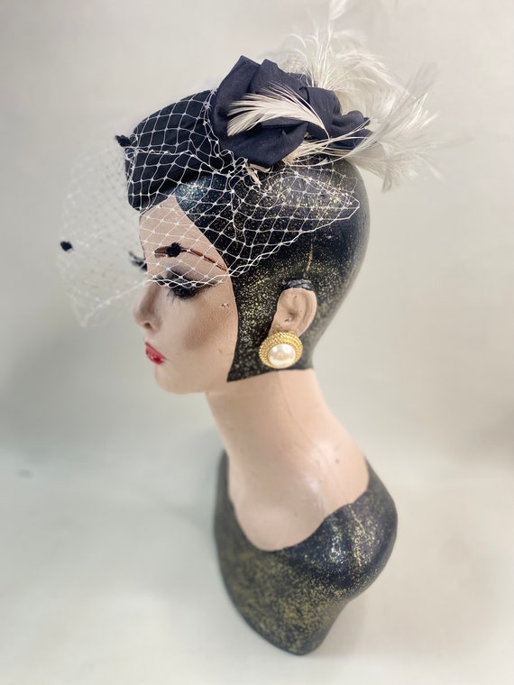 Black vintage pill box hat with veil and feathers… - image 3