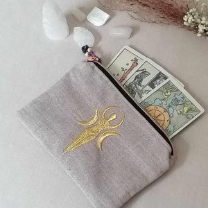 Mäppchen  Kosmetiktasche  / Mondgöttin Täschchen für zb Tarotkarten – Leinenoptik mit goldener Stickerei card pouch