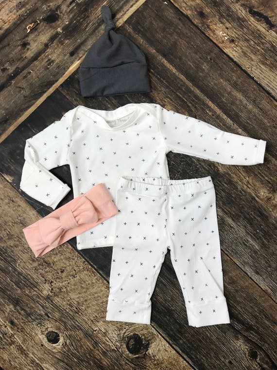 gender neutral going home outfit