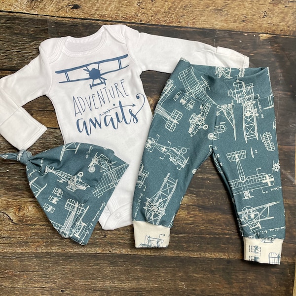 Newborn Coming Home/Vintage Aircraft/Adventure Awaits/Newborn Outfit/Baby Clothing/Gender Neutral/Unisex Baby/Baby boyPremie baby