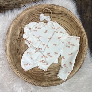 Baby Gender Neutral Outfit/Newborn Baby Clothes/Organic Baby Clothes/Baby Piggy Clothing/Baby boy/Baby Girl/Baby Gift/baby animal clothing image 3