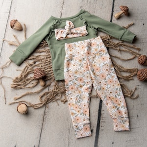 Organic Baby Girl Outfit/newborn girl/baby girl boho outfit/toddler girl outfit/floral leggings/sage raglan/fall girl clothes/Baby Gift