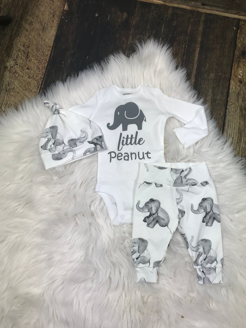 gender neutral coming home outfit