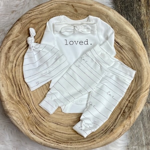 Unisex baby coming home outfit/Gender Neutral coming home outfit/baby boy/baby girl/baby loved/baby clothing/Premie Baby, Baby Shower