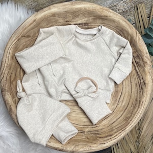 Neutral Baby Coming Home Outfit in Organic Oatmeal/Gender Neutral Baby/Organic Baby Clothes/Baby Boy/Baby Girl/Baby Gift/Hospital Outfit