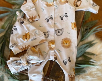Gender Neutral Baby Outfit/organic baby clothes/Baby sleeper//Baby Romper/Baby Boy Girl Gift/safari Animals Print/baby animals romper