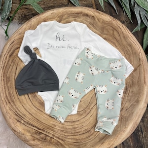 Unisex baby coming home/Gender Neutral coming home outfit/baby animal clothing/cat baby outfit/baby clothing/Premie Baby/Baby Shower Gift