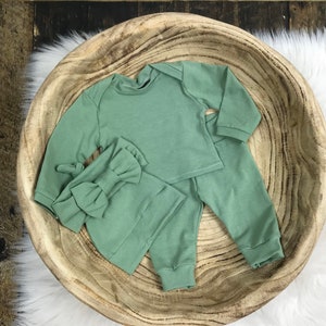 Gender Neutral Coming Home Outfit/Baby Boy Baby Girl Coming Home Outfit in soft sage/newborn baby/Premie baby/baby shower/modern baby outfit