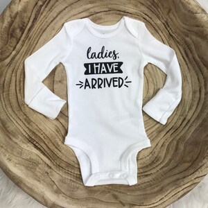 Neugeborenen junge Body: Damen, die ich angekommen bin, Baby Boy, Neugeborenekommen nach Hause, Premie Boy, Baby-Dusche