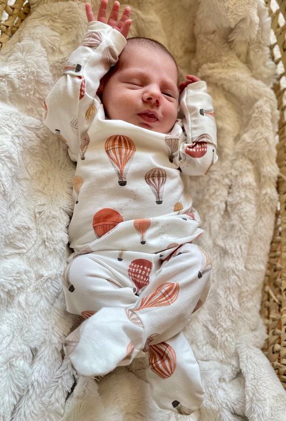 Baby Gender Neutral Outfit Newborn Baby Clothes Organic Baby Clothes Baby boy Baby Girl Baby Gift Premie baby Hot Air Balloon footed pants