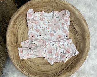 Baby girl summer outfit/toddler girl summer outfit/girl flutter top and shorts/baby girl summer/girl floral shorts/baby girl