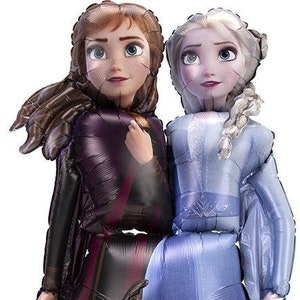 Puede incluir: Tres globos de personajes de Frozen: Elsa con un vestido azul, Anna con un vestido morado y Olaf el mu&ntilde;eco de nieve.