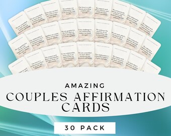 Puede incluir: Un juego de 30 tarjetas de afirmación para parejas, con un fondo marrón claro y texto blanco. Las tarjetas están dispuestas en forma de abanico, con el texto "AMAZING COUPLES AFFIRMATION CARDS 30 PACK" en la parte inferior.