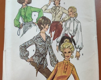 Butterick 5871 camisa blusa con botones de manga larga con jabot o cuello pajarita escote vintage moda patrón de costura 1970s 70s tamaño 10 UNCUT