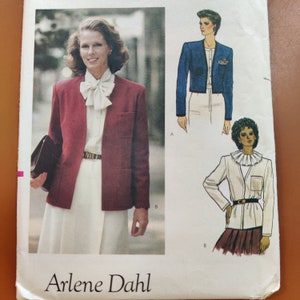 Vogue 8573 Fitted and Lined Jacket Wide Shoulders by Designer Arlene Dahl Vintage Fashion Sewing Pattern 1970s 70s Size 10 UNCUT