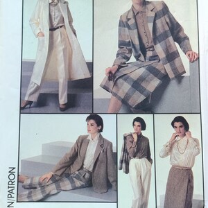 Simplicity 7033 Lång Trenchcoat Boxig Jacka Fuskomslagskjol Plisserade Byxor Vintage Mode Mönster 1980-tal 80-tal Storlek 12 Oklippt