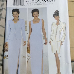 Puede incluir: Un patrón de costura Butterick, modelo 5389, con ilustraciones de ropa formal para mujer. Los diseños incluyen un traje azul claro con falda larga, un vestido sin mangas y un traje color crema con falda lápiz. La talla del patrón es 18-20-22.