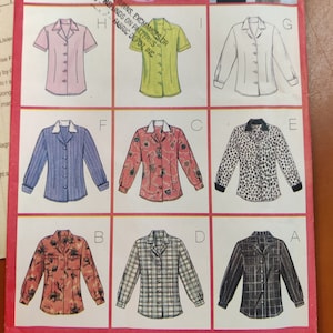 Pode incluir: Um conjunto de dez padrões de camisas diferentes, cada um com um design único. Os padrões incluem uma camisa rosa, uma camisa verde, uma camisa branca, uma camisa listrada azul, uma camisa floral vermelha, uma camisa de estampa de leopardo preto e branco, uma camisa floral vermelha com um bolso, uma camisa xadrez azul e branca, uma camisa xadrez preto e branco e uma camisa listrada preto e branco.