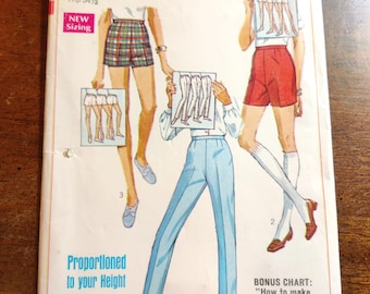 Simplicity 7688 Classic Straight Leg Pants, Bermuda Shorts & Short Sport Shorts Summer Vintage Sewing Pattern 1960s 60s Size 10 Side Zipper