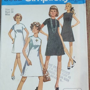 Simplicity 8682 Summer Fitted Dress Classic LBD Jiffy Vintage Fashion Sewing Pattern 1970s 70s Size 12 Easy to Sew