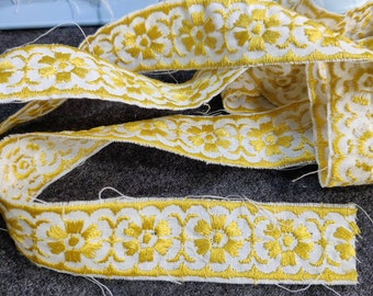 1960s - 4 Yards (By the 4 Yards) - Gold with a Sheen Embroidered 1&quot; Wide Cotton Trim 60s Mid Century Trim UNUSED