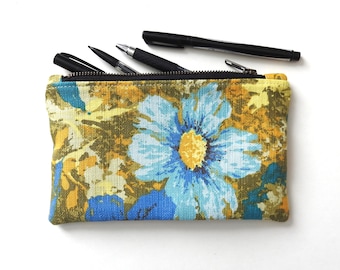 1960s Floral Pencil Case, Medium Zipper, Vintage Fabric