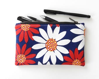 Floral Pencil Case, Medium Zipper Pouch, 1970s Vintage Fabric