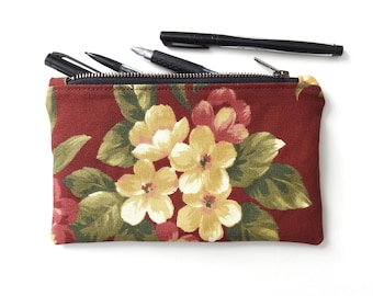 Estuche para lápices con estampado floral granate, tamaño mediano con cremallera