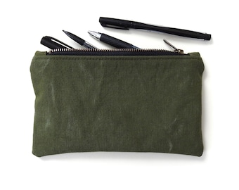 Estuche de lona militar reciclada, tamaño mediano con cremallera