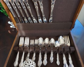 TOWLE Lauffer Supreme 20 Piece Stainless Flatware Set CHOICE Service for 4 TOWLE Lauffer Supreme 20 Piece Stainless Flatware Set CHOICE Service for 4