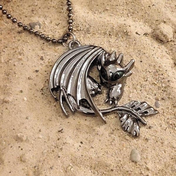 How to Train Your Dragon - Toothless pendant necklace - unisex - 2 options!