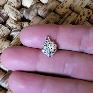 Strawberry charm - double-sided - 4pc