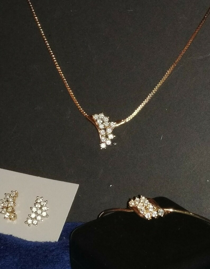 Never Worn, Vintage AVON Jewelry Set of Necklace, Bracelet and Pierced Earrings