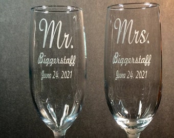 Etched Champagne Flutes Set of 2, Mr. Mrs. Last Name & Date Custom Wedding Toast Champagne Flute Set, Personalized Flutes, Wedding Gift