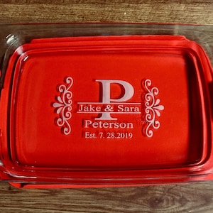 Personalized Casserole Dish Pyrex Baking Dish with Lid, Engraved Name Christmas Gifts, Wedding Gift, Bridal Shower - P1