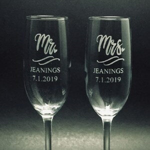 Etched Champagne Flutes Set of 2, Mr. Mrs. Last Name & Date Custom Wedding Toast Champagne Flute Set, Personalized Flutes, Wedding Gift
