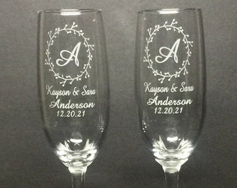 Set of 2, Wifey Hubby Wedding Champagne Flutes, Personalized Champagne Flute Wedding Favors, Custom Bride Groom Champagne Glasses, Mr Mrs