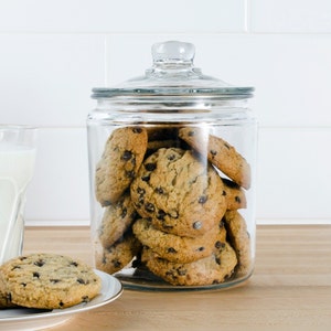 Grandma Etched Glass Cookie Jar - Clear Glass - 1/2 Gallon, Height - 8 inches - With image of Chocolate Chip Cookies w/text FAMOUS COOKIES