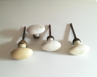 Coppie di maniglie antiche in porcellana, Francia.