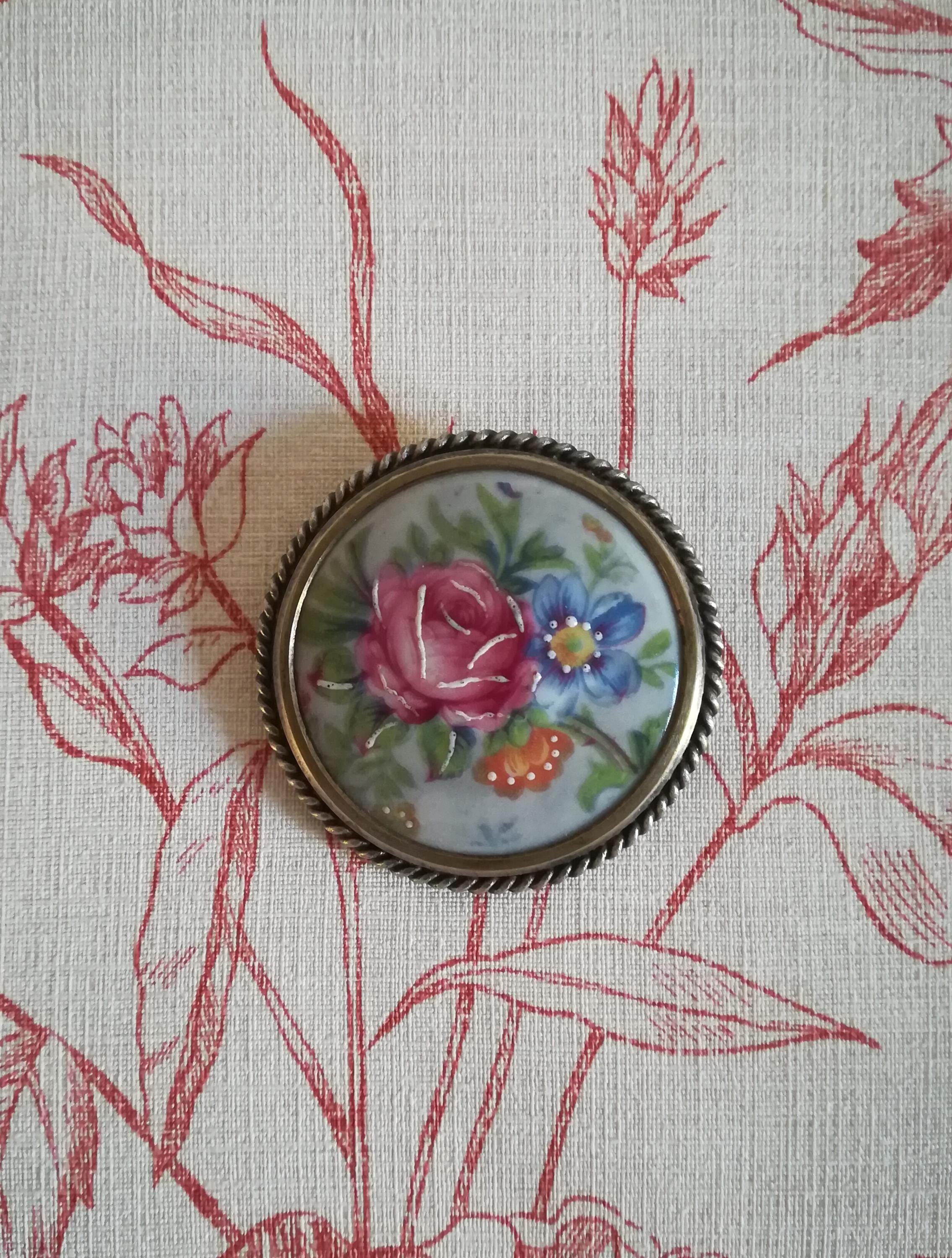 Broche Vintage En Porcelaine De Limoges - Diamètre 5 Cm, Couleur Blanc - Occasion En Bon état