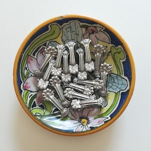 Kleine vintage gordijnklemmen voor cafés, set van 8 zilveren klemmen, nieuwe voorraad.