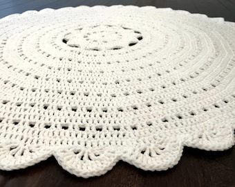 Modern Crochet Scalloped Round Rug