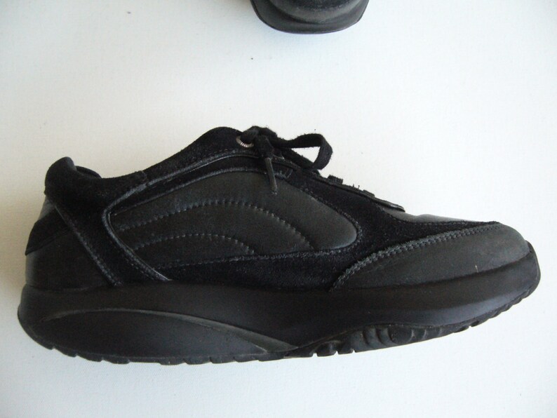 curved shoes for walking
