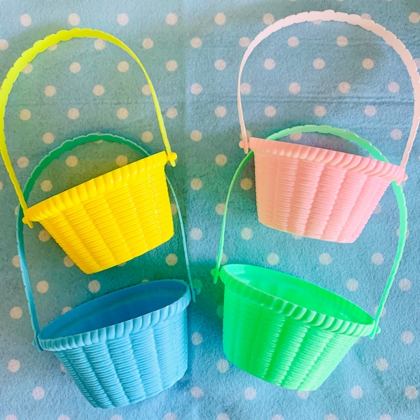 Vintage Kitsch Set of Four Pastel Easter Egg Baskets  - like new  -  Kitsch Mid Century