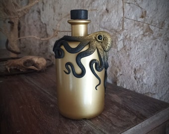 Black Octopus gold bottle 500ml. pirate, bottle, steampunk, sirene, mermaid, beach, summer, rum, wisky, flask, vial, octopus, gift