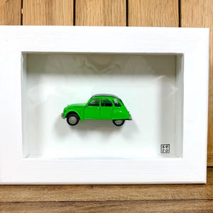 Citroën 2cv verte jouet encadré cadre 3D profond blanc en bois et verre fait a la main