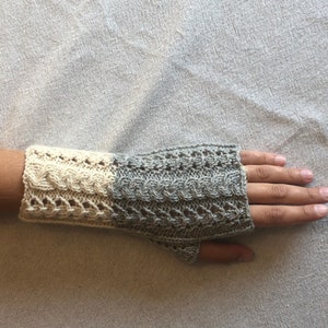 Guanti lussuosi da donna in puro cashmere, punto fantasia, grigio ecrù