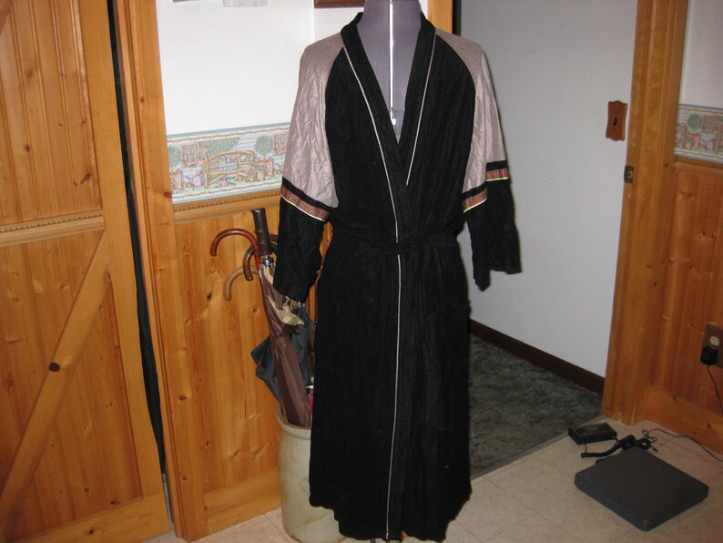 Vtg Black tan gray colorblock mad man smoking hefner robe made by diplomat velour one sz to large
